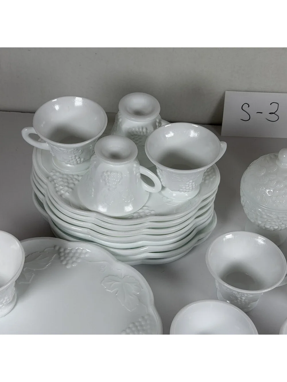 Vintage Imperial Glass Milk Glass Harvest Grape 28pc Set S-3 White Dinnerware